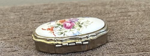 Vintage porcelain pill box - porcelain,
