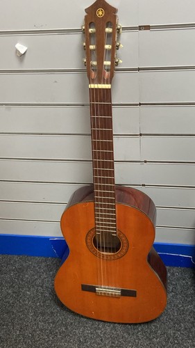 Yamhah classic acoustic guitar - classic,