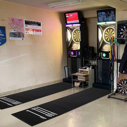 Dart mat with throwing - dart,