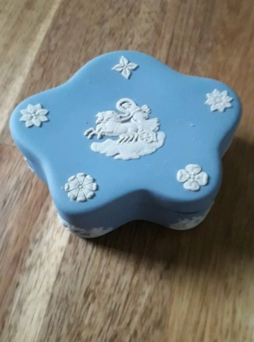 Wedgwood jasperware blue star - wedgwood,