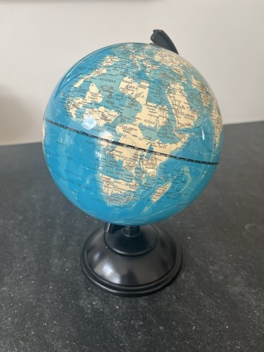 World globe 27cm - high, plastic