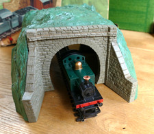 Merit Railway Tunnel - OO or HO gauge- Made in England- 24cm long- 20cm wide