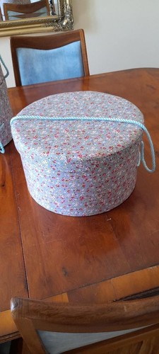 Hat box round padded lid - 12",