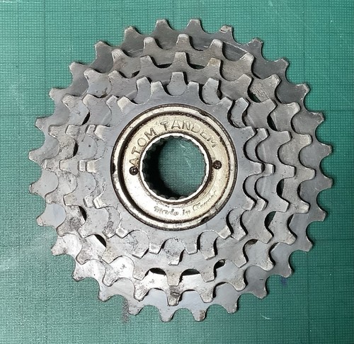 Atom tandem 5 - atom, ‘tandem’