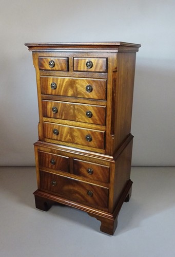 Antique style mahogany eight - style,