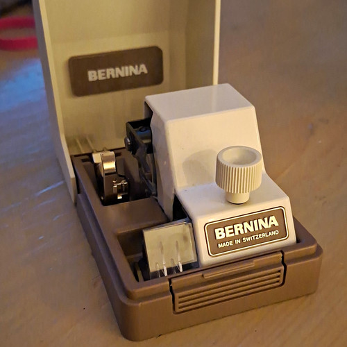 Bernina cut sew - cut'n, attachment
