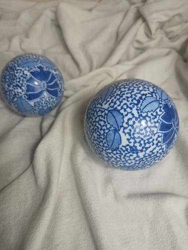 5 blue white - &,