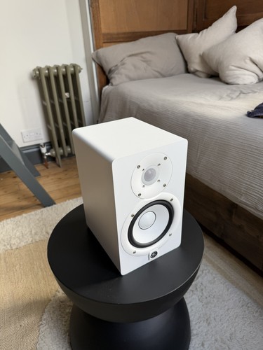 White yamaha hs5 - yamaha, active