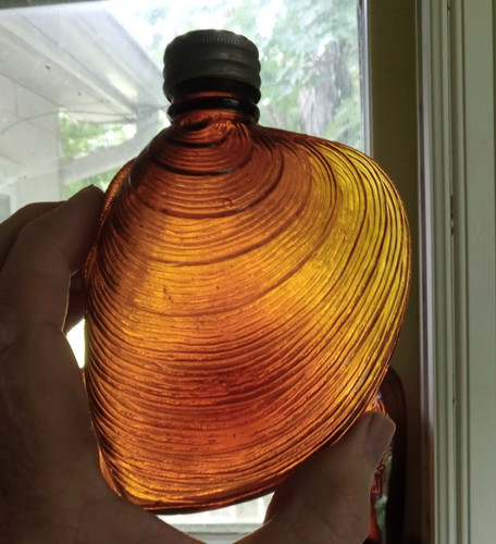 Amber 1890s figural clam - 1890s, shell