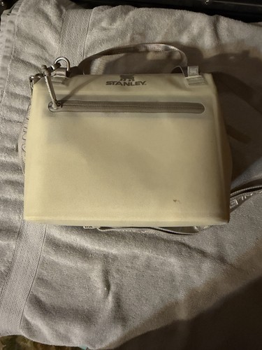 Stanley lunchbox 4qt cream - 7.4qt,