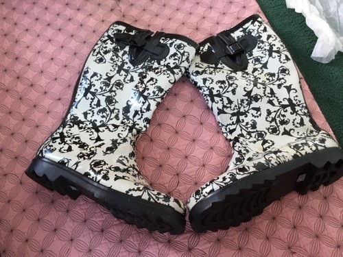 New size 4eee welly boots - 4eee,