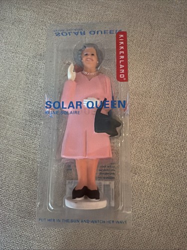 Solar powered waving queen - solar,