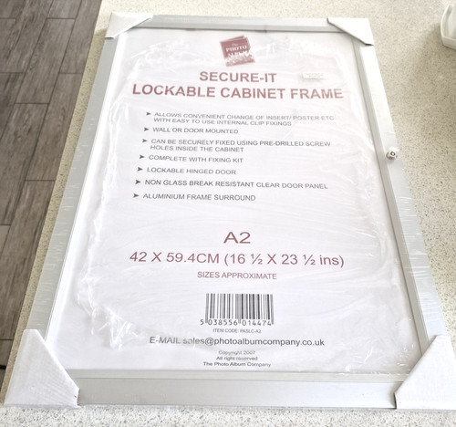 Secure lockable poster - it,