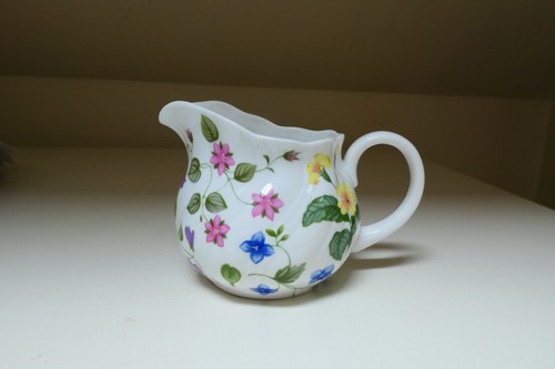 Queens country meadow - queens, jug