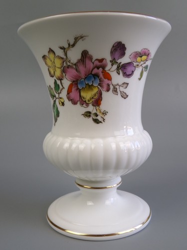 Vintage wedgwood urn vase - wedgwood,