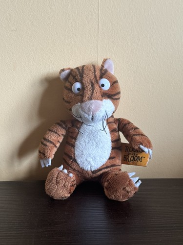Room the broom cat plush - on,