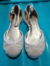 Young Girls Ivory Shoes Size 11