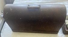 Vintage Singer Sewing Machine with Case needs a Little tlc. Good Condition