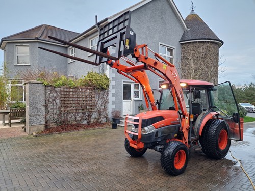 Kubota l4240 compact tractor - compact,