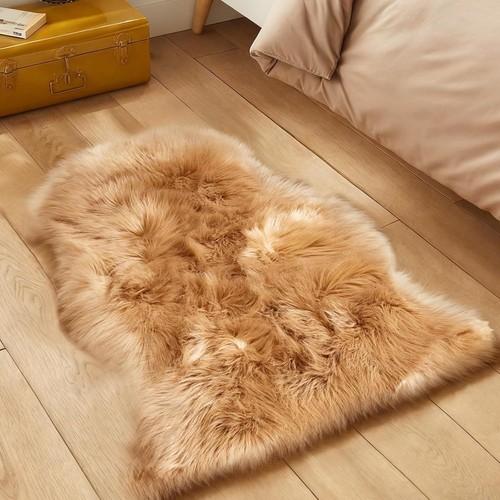 Fluffy faux sheepskin - faux,