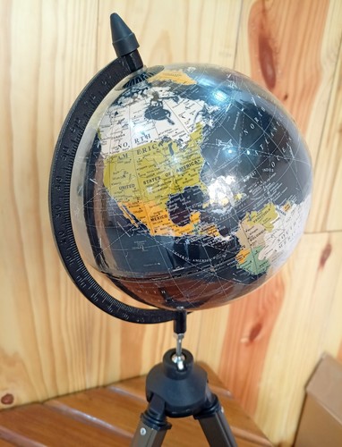 Black globe tripod stand - 8",