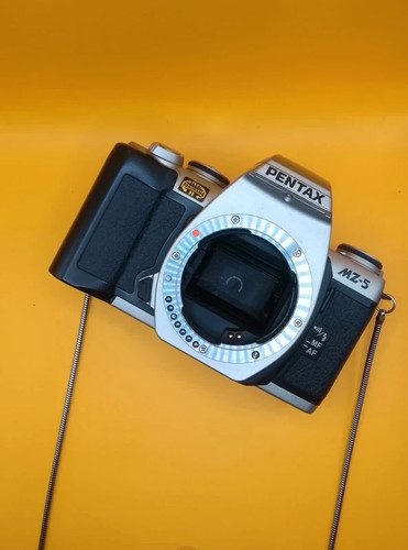 Pentax 35mm slr - mz-5, film