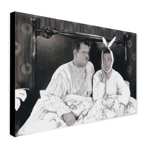 Laurel and hardy bed wall - in,