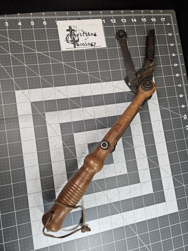 Vintage clay pigeon thrower - vintage,