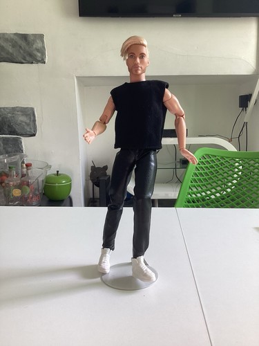 Barbie signature looks blonde - signature,
