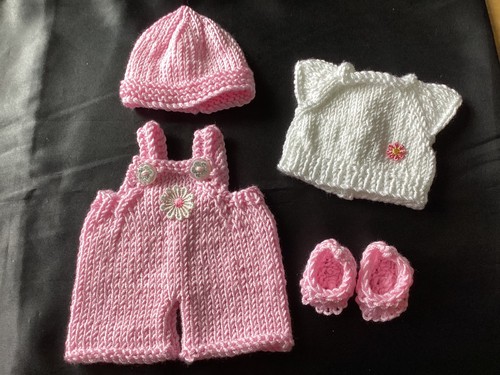 Hand knitted dolls - clothes, to