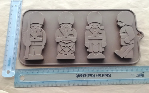 Soldiers with bearskin hat - soldiers,
