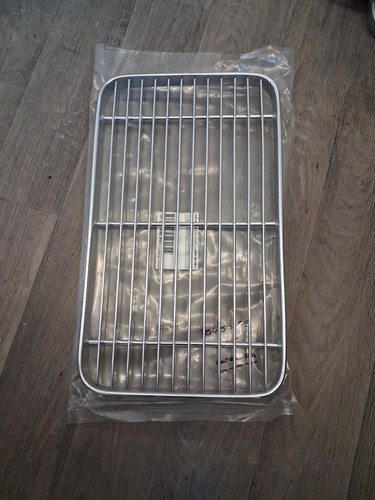 New engine lid grille for
