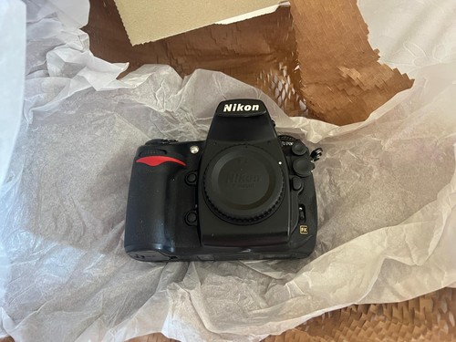 Faulty nikon d700 camera - faulty,