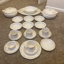 VINTAGE RETRO ROYAL DOULTON CAPRICE 22 PIECE TEA/DINNER SET BOX1