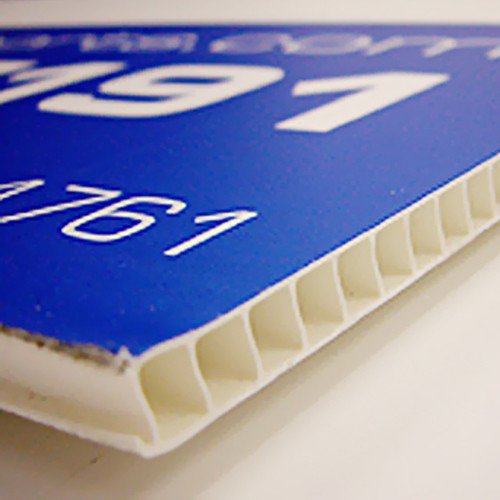 Corrugated plastic sheet - , /