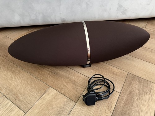 Bowers and wilkins zeppelin - and,