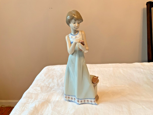 Lladro 5607 girl - girl, with