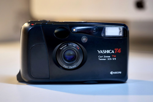 Yashica black 35mm point - t4,