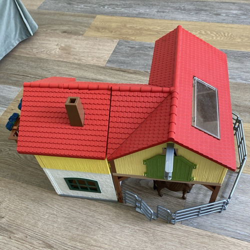 Schleich farm building