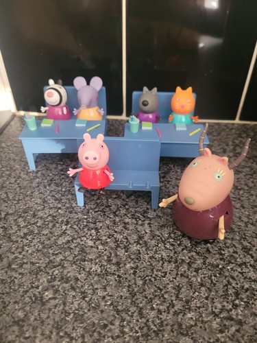 Peppa pig school desk table - peppa,