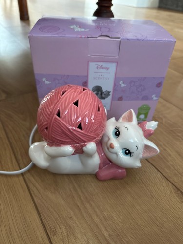 Scentsy warmer disney marie - scentsy,