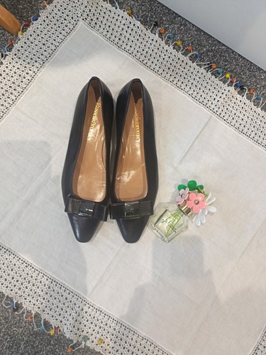 Black russell and - russell, bromley