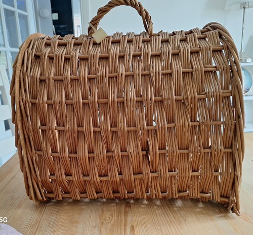 Igloo wicker pet carrier - pet,