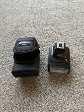 Nikon SB-400 Speedlight Shoe Mount Flash with SS-400 Carry Case