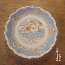 Royal Doulton THE SNOWMAN GIFT COLLECTION 8” plate Walking in the air.