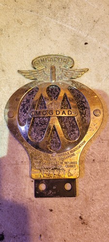 Singapore classic car - aa, badge