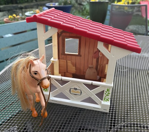 Stable and horse toy set - and,