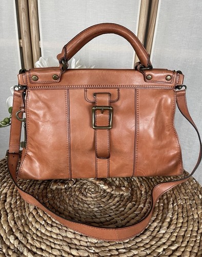 Fossil genuine leather medium