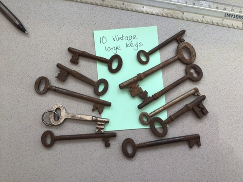 Vintage large keys - 10,