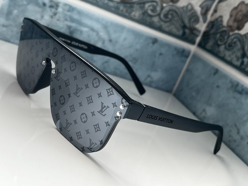 Louis vuitton monogram shield - louis,